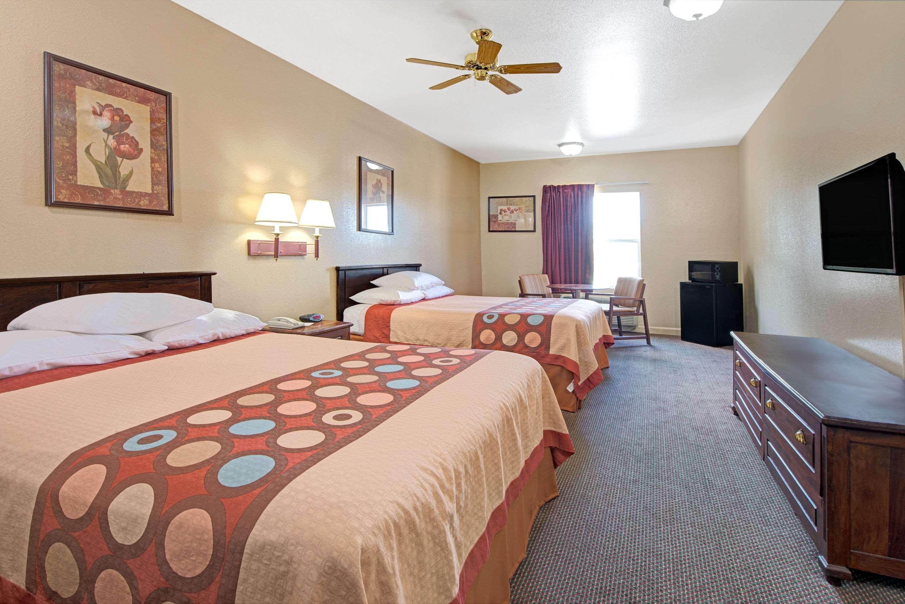 Hotel Super 8 By Wyndham St. Louis Airport Woodson Terrace Exterior foto