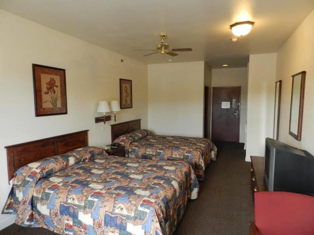 Hotel Super 8 By Wyndham St. Louis Airport Woodson Terrace Exterior foto